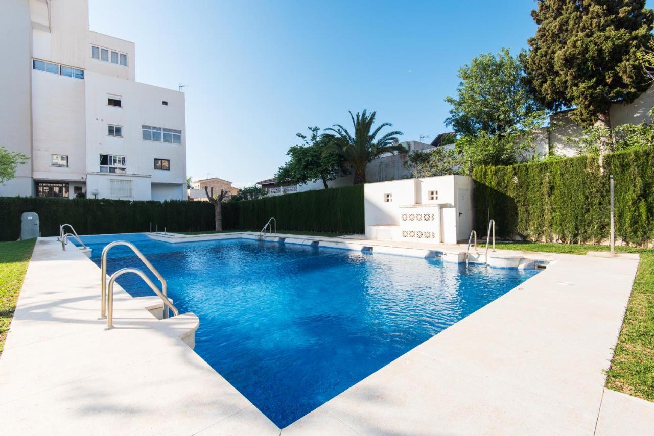 Pets Friendly Apartment, Next To The Marina And Arroyo De La Miel Benalmadena Bagian luar foto